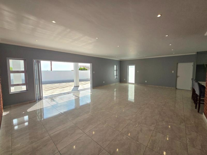 3 Bedroom Property for Sale in Golden Mile Western Cape